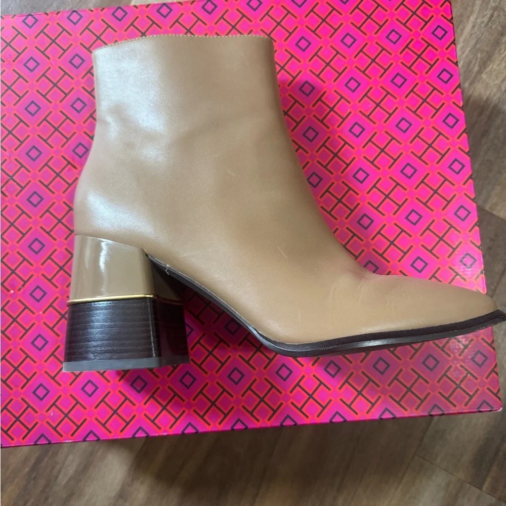 Tory Burch Calf Leather Ankle Boots 75MM Taupe/Tan Side Zip Square Toe. 9.5M